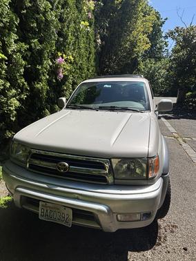 Gold 2000 Toyota 4Runner Limited 4WD