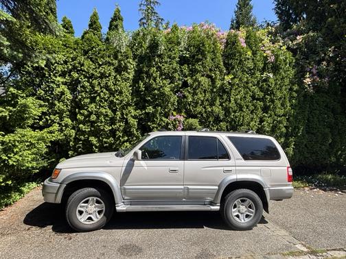 Gold 2000 Toyota 4Runner Limited 4WD