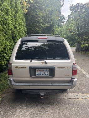Gold 2000 Toyota 4Runner Limited 4WD