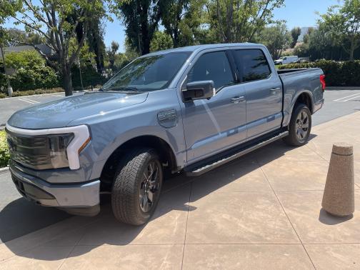 2023 Ford F-150 Lightning LARIAT