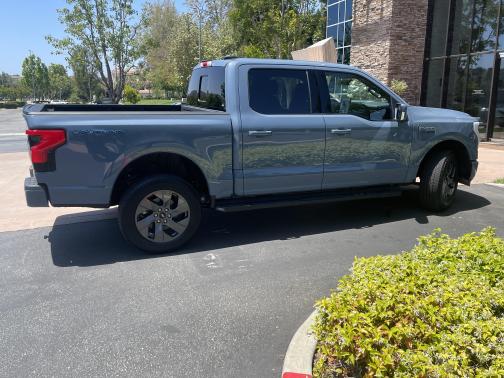 2023 Ford F-150 Lightning LARIAT
