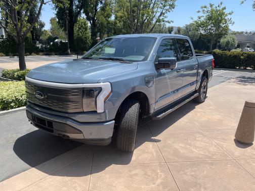 2023 Ford F-150 Lightning LARIAT