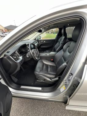 2020 Volvo XC60 T6 Momentum