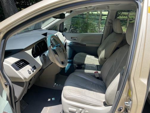 2011 Toyota Sienna XLE