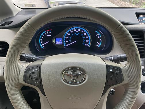 2011 Toyota Sienna XLE