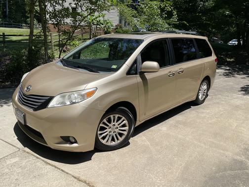2011 Toyota Sienna XLE