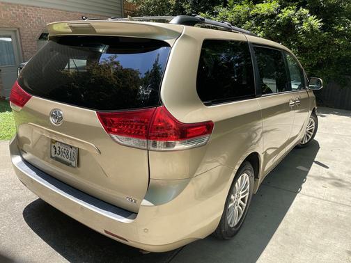 2011 Toyota Sienna XLE