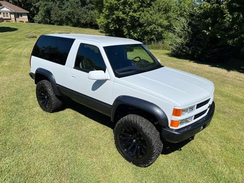White 1999 Chevrolet Tahoe Base