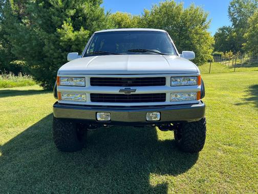White 1999 Chevrolet Tahoe Base
