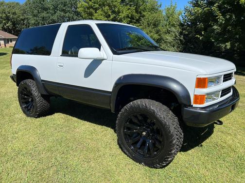 White 1999 Chevrolet Tahoe Base