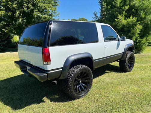 White 1999 Chevrolet Tahoe Base