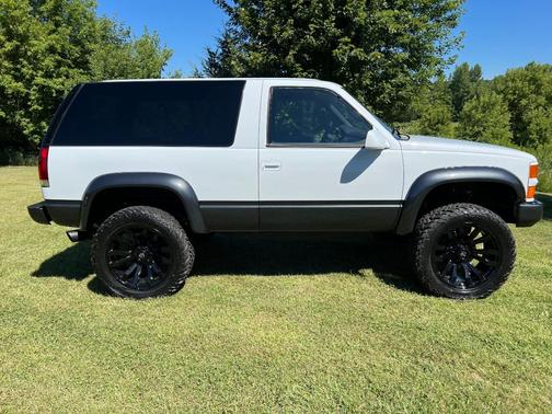 White 1999 Chevrolet Tahoe Base