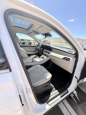 White 2021 Hyundai PALISADE Limited