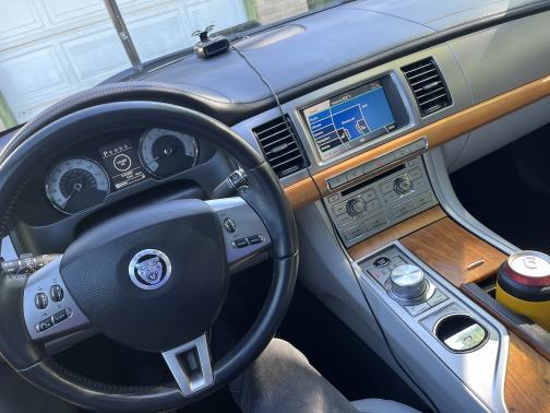 2010 Jaguar XF Base