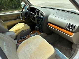 White 2001 INFINITI QX4 4WD