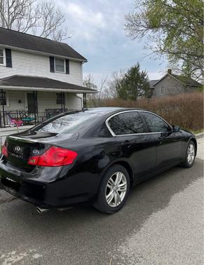 Black 2011 INFINITI G37x Base