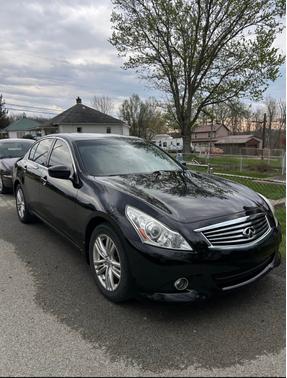 Black 2011 INFINITI G37x Base