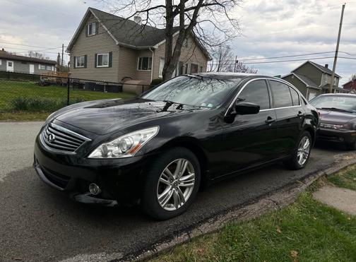 Black 2011 INFINITI G37x Base