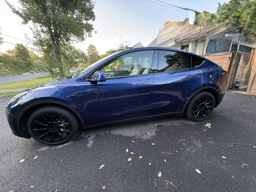 Blue 2023 Tesla Model Y Long Range