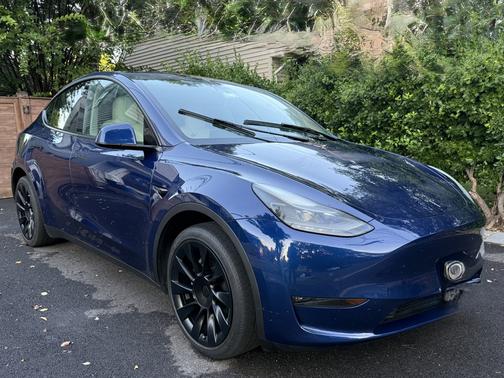 Blue 2023 Tesla Model Y Long Range