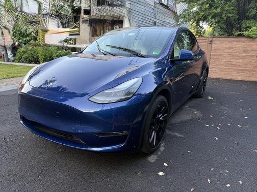 Blue 2023 Tesla Model Y Long Range