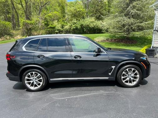 Black 2024 BMW X5 xDrive40i