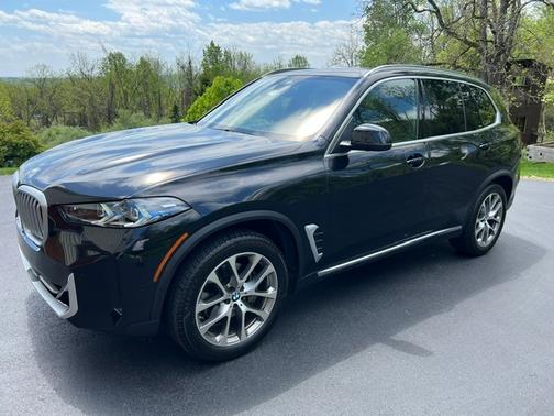 Black 2024 BMW X5 xDrive40i