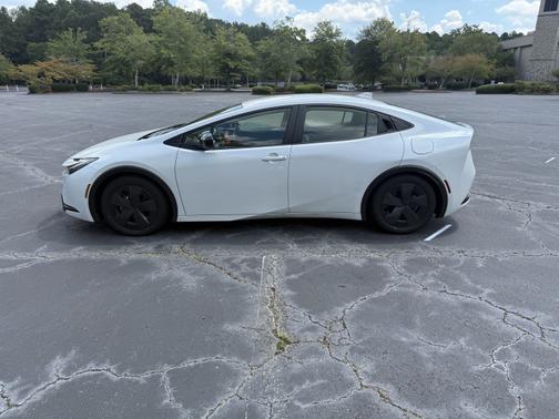 2025 Toyota Prius LE