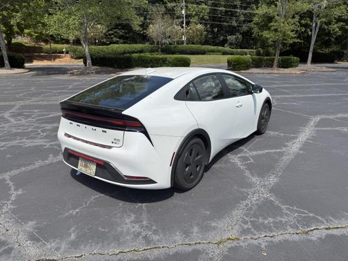 2025 Toyota Prius LE