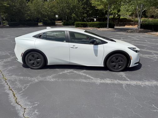 2025 Toyota Prius LE