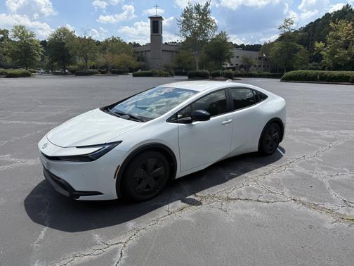 2025 Toyota Prius LE