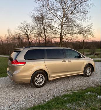 Gold 2012 Toyota Sienna XLE