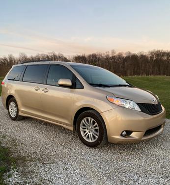 Gold 2012 Toyota Sienna XLE