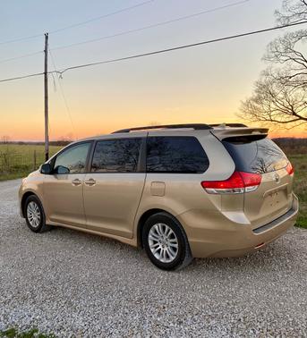 Gold 2012 Toyota Sienna XLE