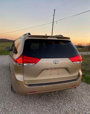Gold 2012 Toyota Sienna XLE