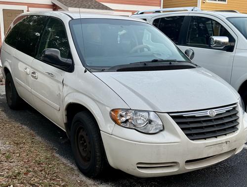 2007 Chrysler Town & Country LX