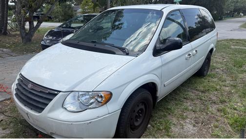 2007 Chrysler Town & Country LX
