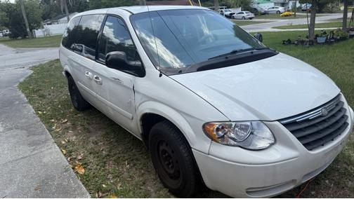 2007 Chrysler Town & Country LX