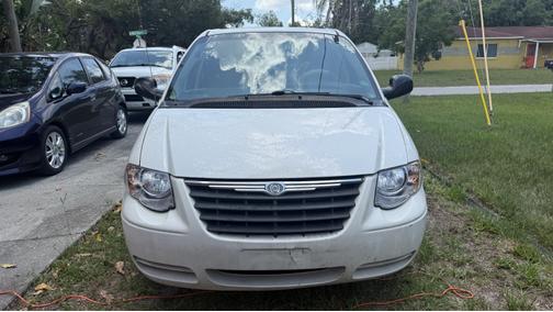 2007 Chrysler Town & Country LX