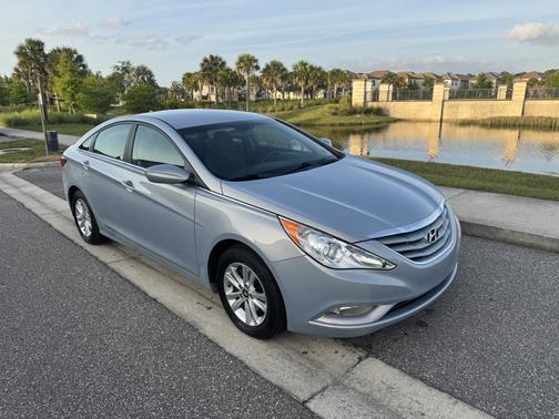 2013 Hyundai SONATA GLS