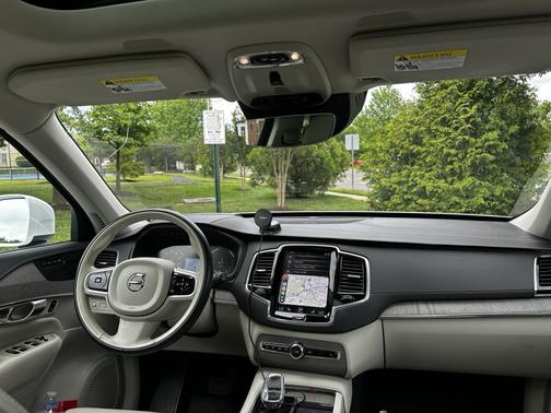 White 2022 Volvo XC90 Recharge Plug-In Hybrid T8 Inscription Expression 7 Passenger