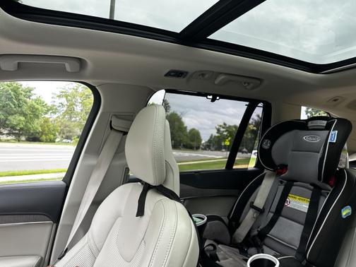 White 2022 Volvo XC90 Recharge Plug-In Hybrid T8 Inscription Expression 7 Passenger