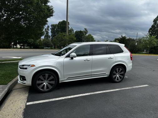 White 2022 Volvo XC90 Recharge Plug-In Hybrid T8 Inscription Expression 7 Passenger