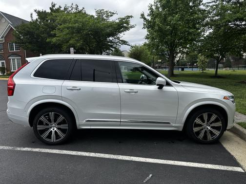 White 2022 Volvo XC90 Recharge Plug-In Hybrid T8 Inscription Expression 7 Passenger