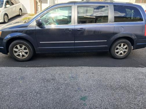 2009 Chrysler Town & Country Touring