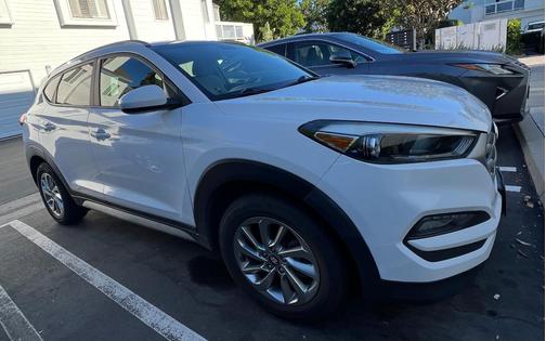White 2018 Hyundai TUCSON SEL