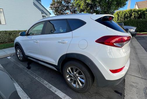 White 2018 Hyundai TUCSON SEL