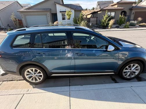Blue 2018 Volkswagen Golf Alltrack TSI S