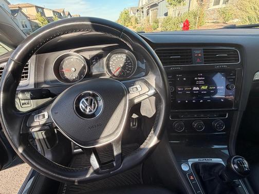 Blue 2018 Volkswagen Golf Alltrack TSI S