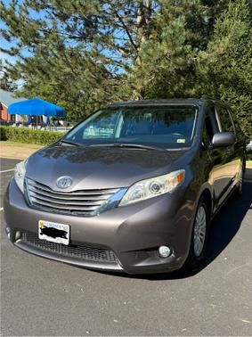 2017 Toyota Sienna XLE